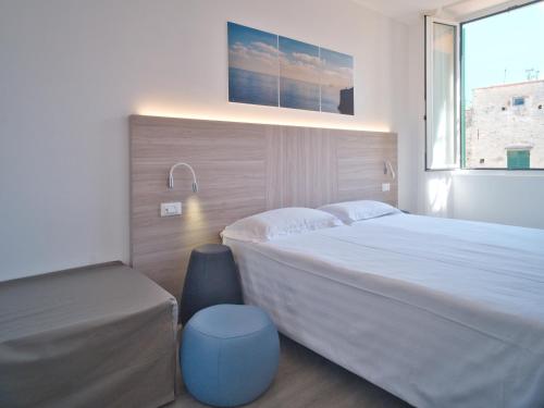 2 twin beds, 1 sofa bed