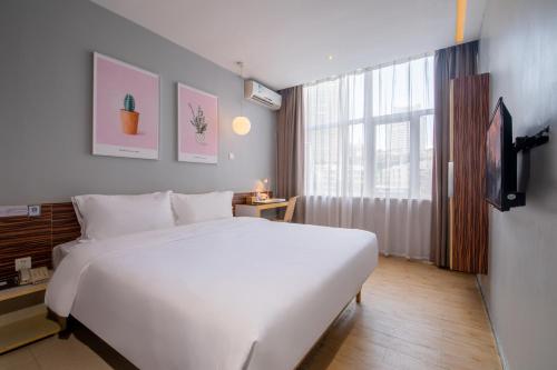 Standard Queen Room image 2