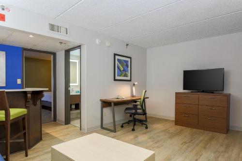 Holiday Inn Express Milwaukee - West Medical Center an IHG Hotel - image 8