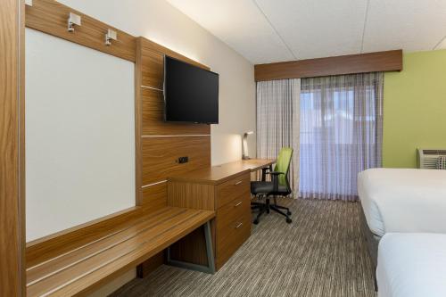 Holiday Inn Express Milwaukee - West Medical Center