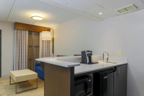 Holiday Inn Express Milwaukee - West Medical Center