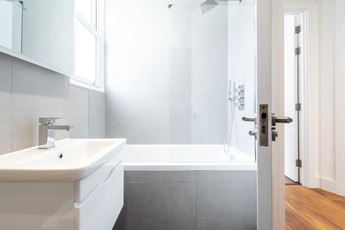 Hyde Park Apartment (SS1) - image 6