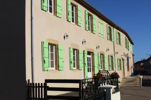 Вход, COMME UN COQ EN PÂTE (COMME UN COQ EN PATE) in Bourg-le-Comte