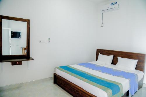 Deluxe Queen Room image 3