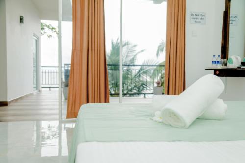 Deluxe King Room image 5