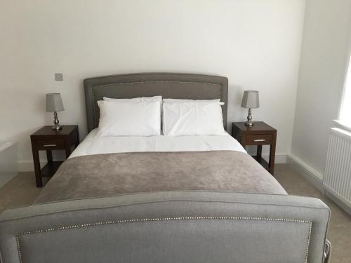 Picture of Luxurious 1 Bed Serviced Apartment Cobham