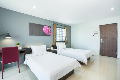 De Botan Srinakarin Hotel & Residence