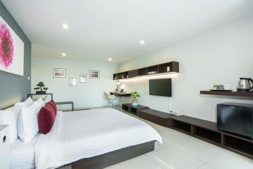 room detail thumbnail 1