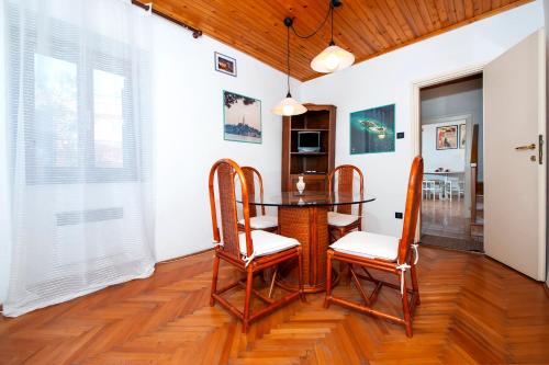 Carera Seaview Apartments