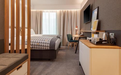 Holiday Inn London Heathrow - Bath Road, an IHG Hotel