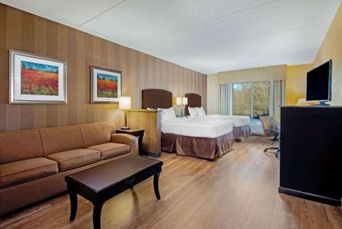 2 Double Beds, Studio Suite with Sofa Bed, Non-Smoking