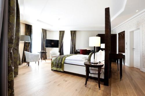 Kleiner Rosengarten Located in Mannheim City Center, Kleiner Rosengarten is a perfect starting point from which to explore Mannheim. The hotel offers a wide range of amenities and perks to ensure you have a great time. T