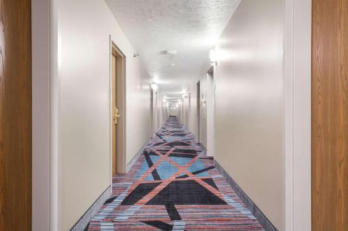 Quality Inn & Suites West Omaha - NE Linclon