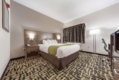 Quality Inn & Suites West Omaha - NE Linclon