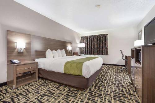 Quality Inn & Suites West Omaha - NE Linclon