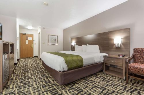 Quality Inn & Suites West Omaha - NE Linclon