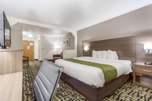 Quality Inn & Suites West Omaha - NE Linclon