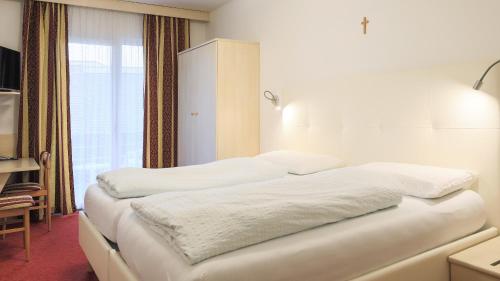 Economy Double or Twin Room
