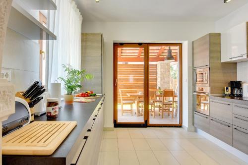 Three-Bedroom Holiday Home  image 9