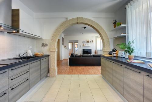 Three-Bedroom Holiday Home  image 7