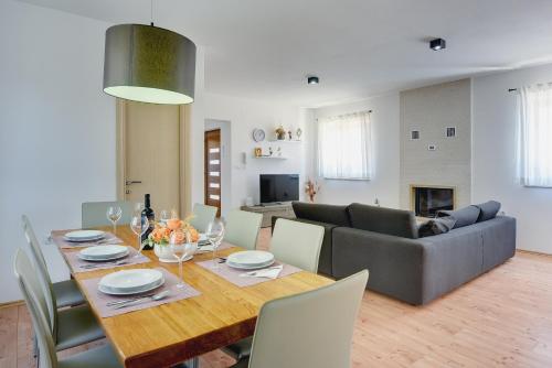 Three-Bedroom Holiday Home  image 5