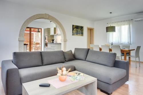 Three-Bedroom Holiday Home  image 2