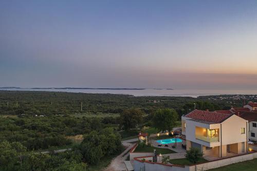 Villa White