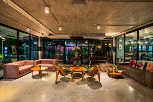 De Botan Srinakarin Hotel & Residence