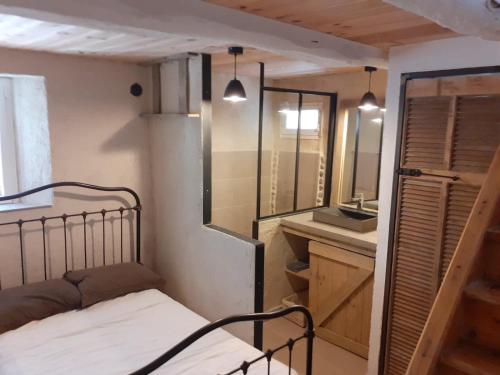 « Au cœur du village » gîte à louer La Roquette-sur-Siagne