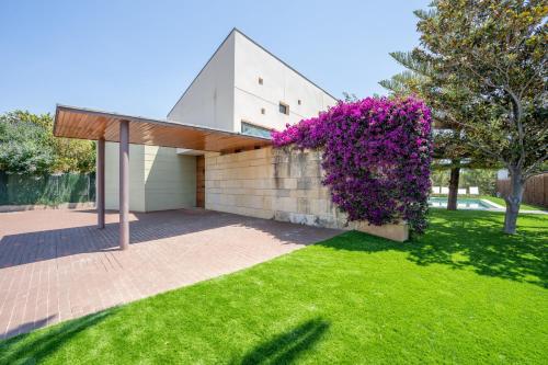 R106 Deluxe villa in Roda de Bara - image 8