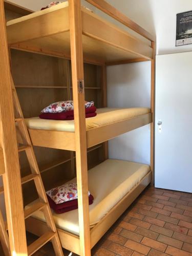Private Dormitory Room with Shared Bathroom (9 adults)