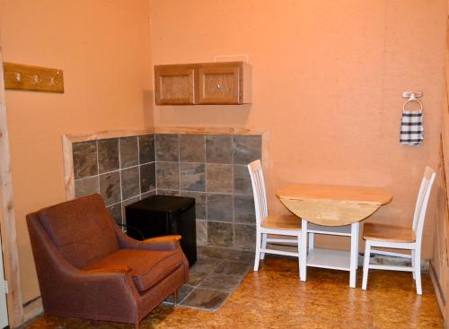 2 bedrooms, 3 beds