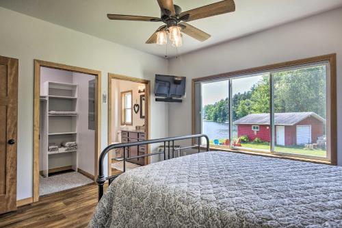 Spacious Lakeside Family Home on Big Bearskin Lake - image 3