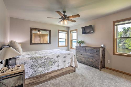Spacious Lakeside Family Home on Big Bearskin Lake - image 9