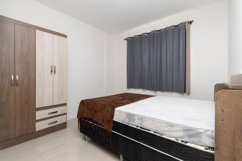 Aluguel de Apartamento 2 quartos sendo 1 suite para 6 pessoas com Piscina em Bombas