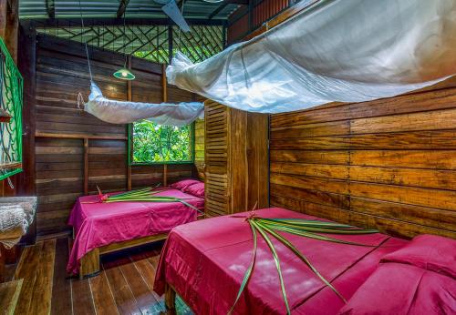 3 bedrooms, 4 beds
