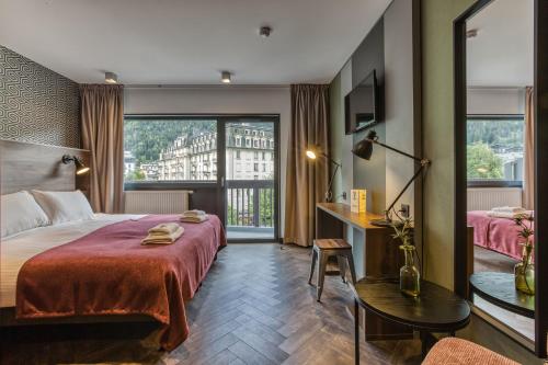 Twin or Double Room with Balcony and Mountain View