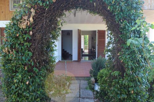 Villa con ampio giardino e parcheggio