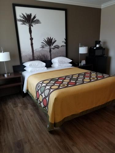Super 8 By Wyndham Los Angeles-Culver City Area in Culver City