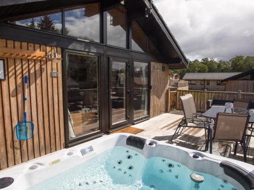 Pine Tree in โอเตอร์เบิร์น