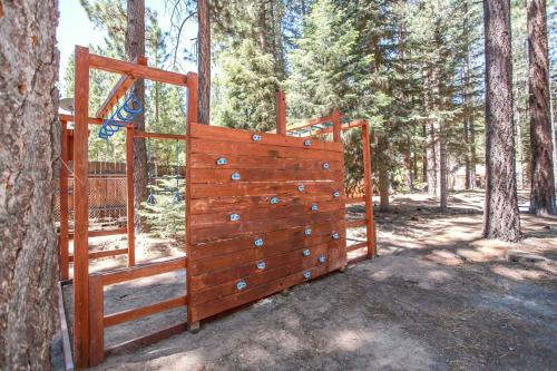 The Lodge at Snow Summit Home in Big Bear Lake, USA