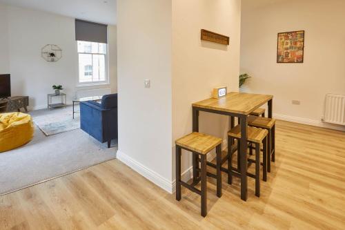 Host & Stay - Cornerhouse Apartments