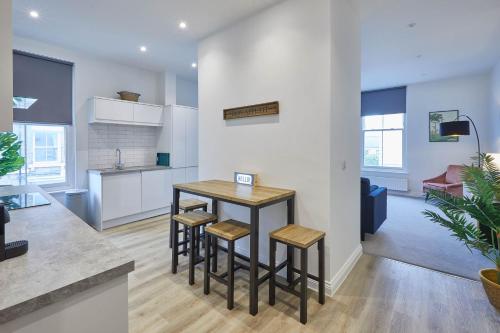 Host & Stay - Cornerhouse Apartments