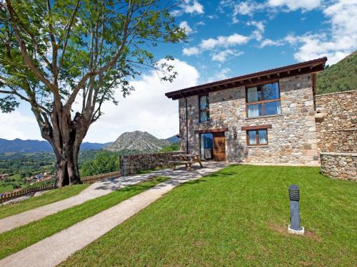 Modern Apartment in Parres with Garden gîte à louer El Colláu