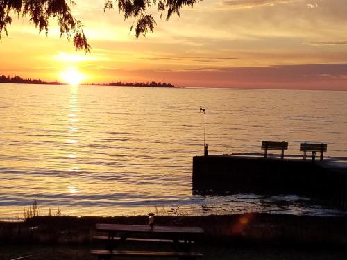 Square Rigger Harbor Motel - image 14