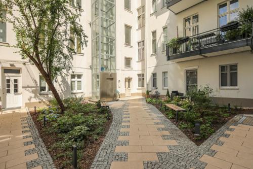 4 Personen Altbau Apartment nahe Kurfurstendamm - Romeo & Julia 196m von Ludwigkirchstraße entfernt