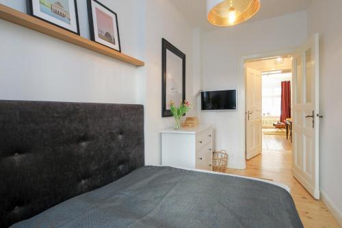 4 Personen Altbau Apartment nahe Kurfürstendamm - Romeo & Julia, Berlin (Foto 8)