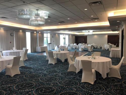 Executive Suites Hotel & Conference Center, Metro Vancouver in Burnaby, Canada