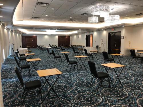 Executive Suites Hotel & Conference Center, Metro Vancouver in Burnaby, Canada