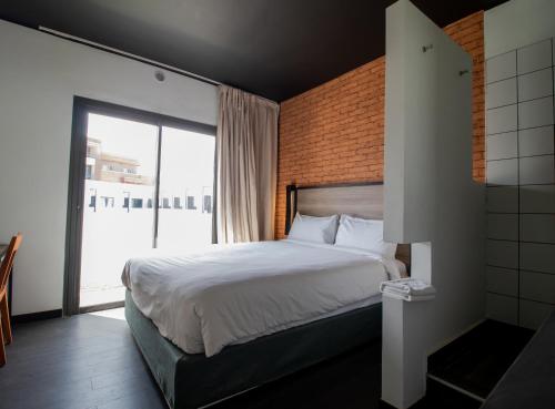 ONOMO Hotel Dakar Onomo Dakar Airport Hotel is conveniently located in the popular Dakar area. Offering a variety of facilities and services, the hotel provides all you need for a good nights sleep. Service-minded sta